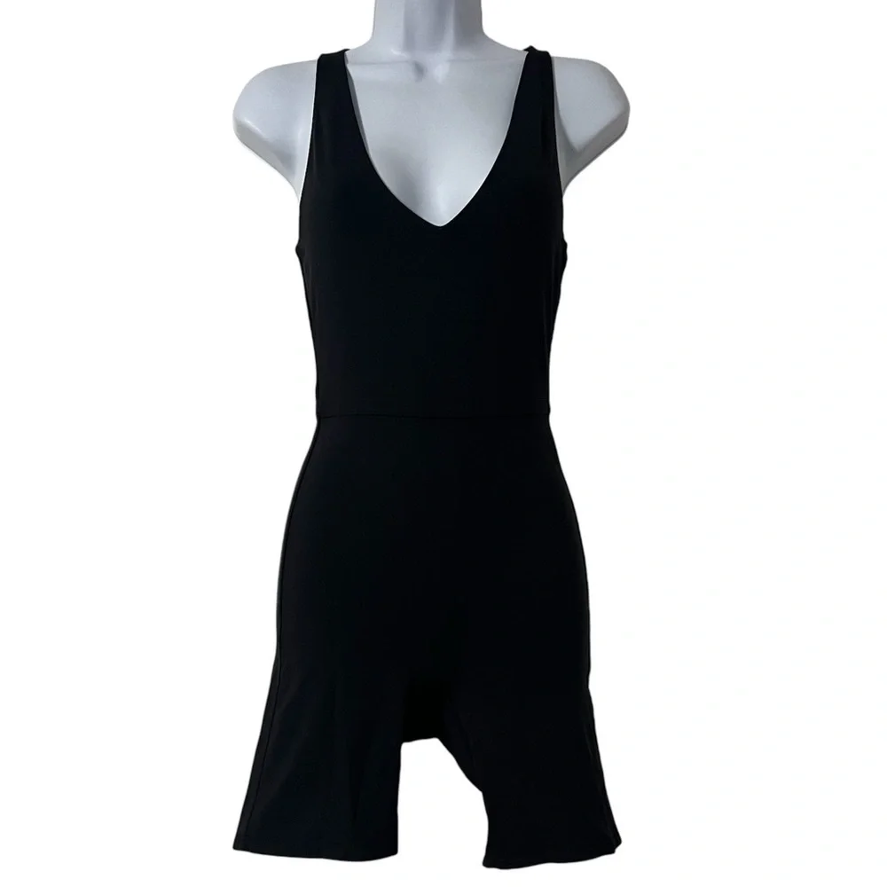Aritzia Babaton Contour V-Neck Shorts Romper Sz S in Black Athletic